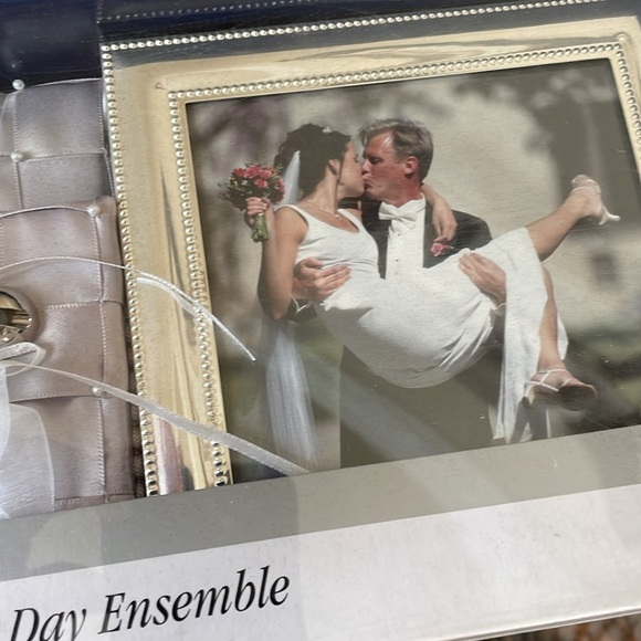 Wilton Wedding Day Ensemble Guest Book Pen, and Silver Frame - Picture 3 of 10